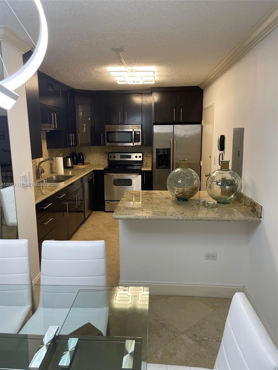 5555 Collins Ave 7Z Property Photo 1