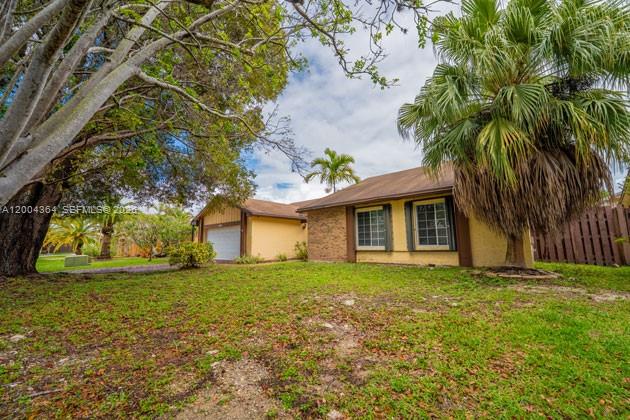 5501 Sw 147th Pl Property Photo 3