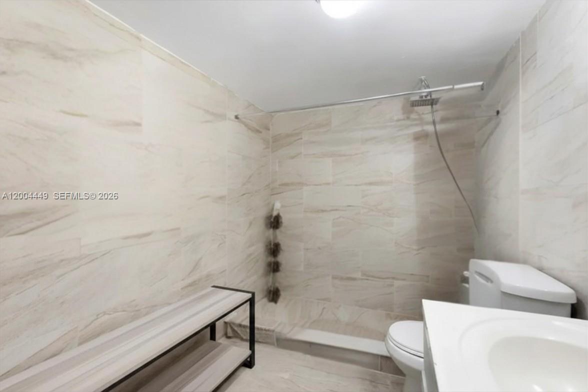 3527 Ne 168th St 409 Property Photo 5