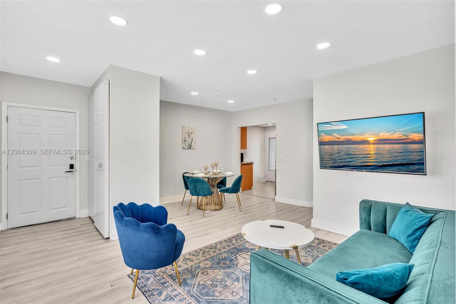 10000 E Bay Harbor Dr 18 Property Photo 3