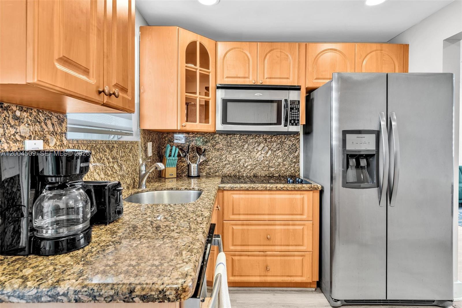 10000 E Bay Harbor Dr 18 Property Photo 8