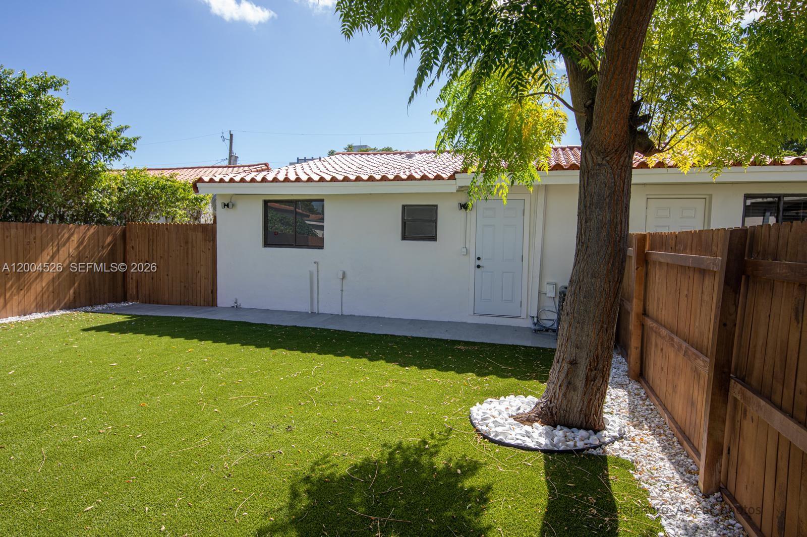 3045 Sw 21st St Property Photo 3