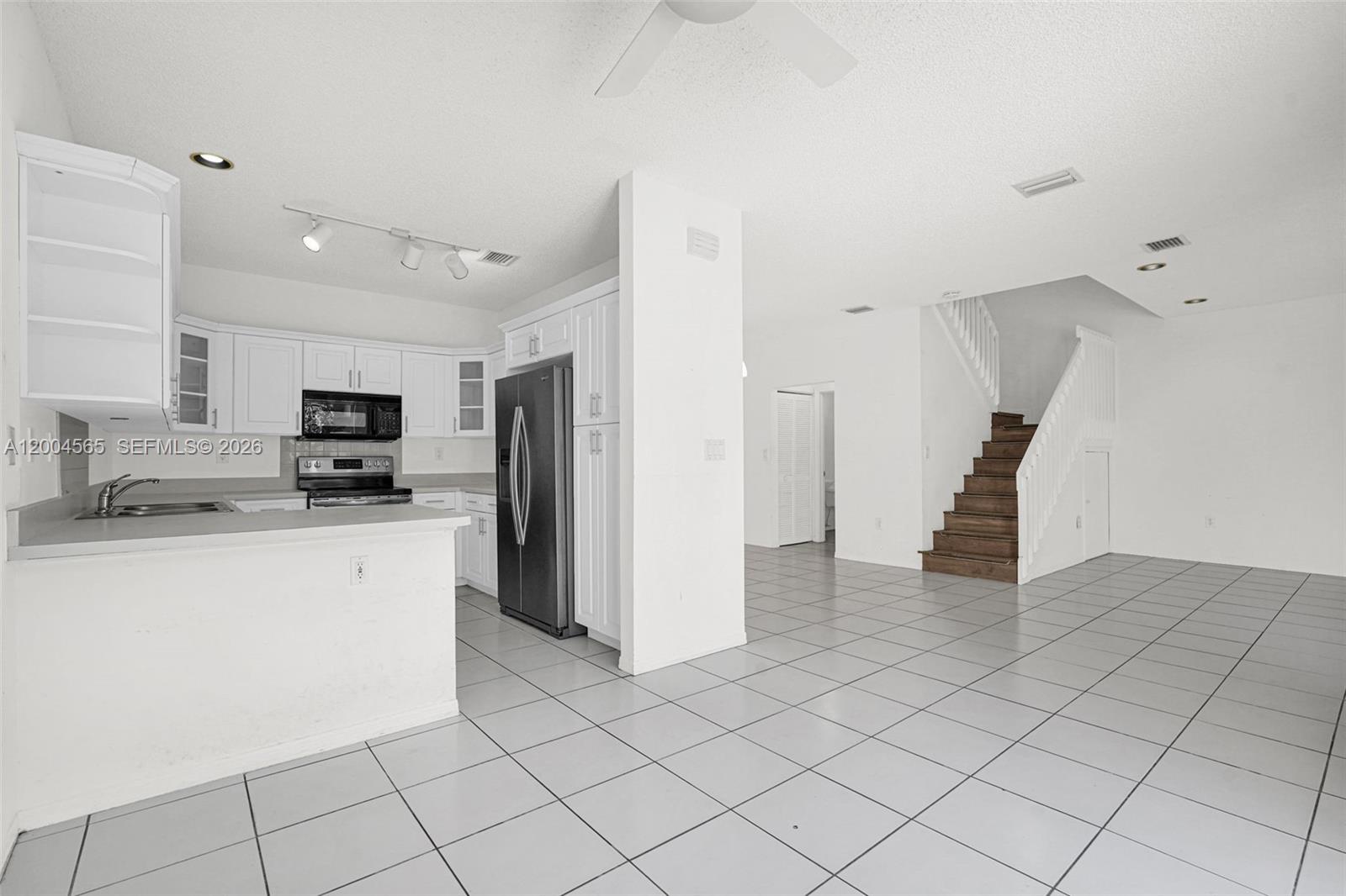 1675 Yellowheart Way Property Photo 9