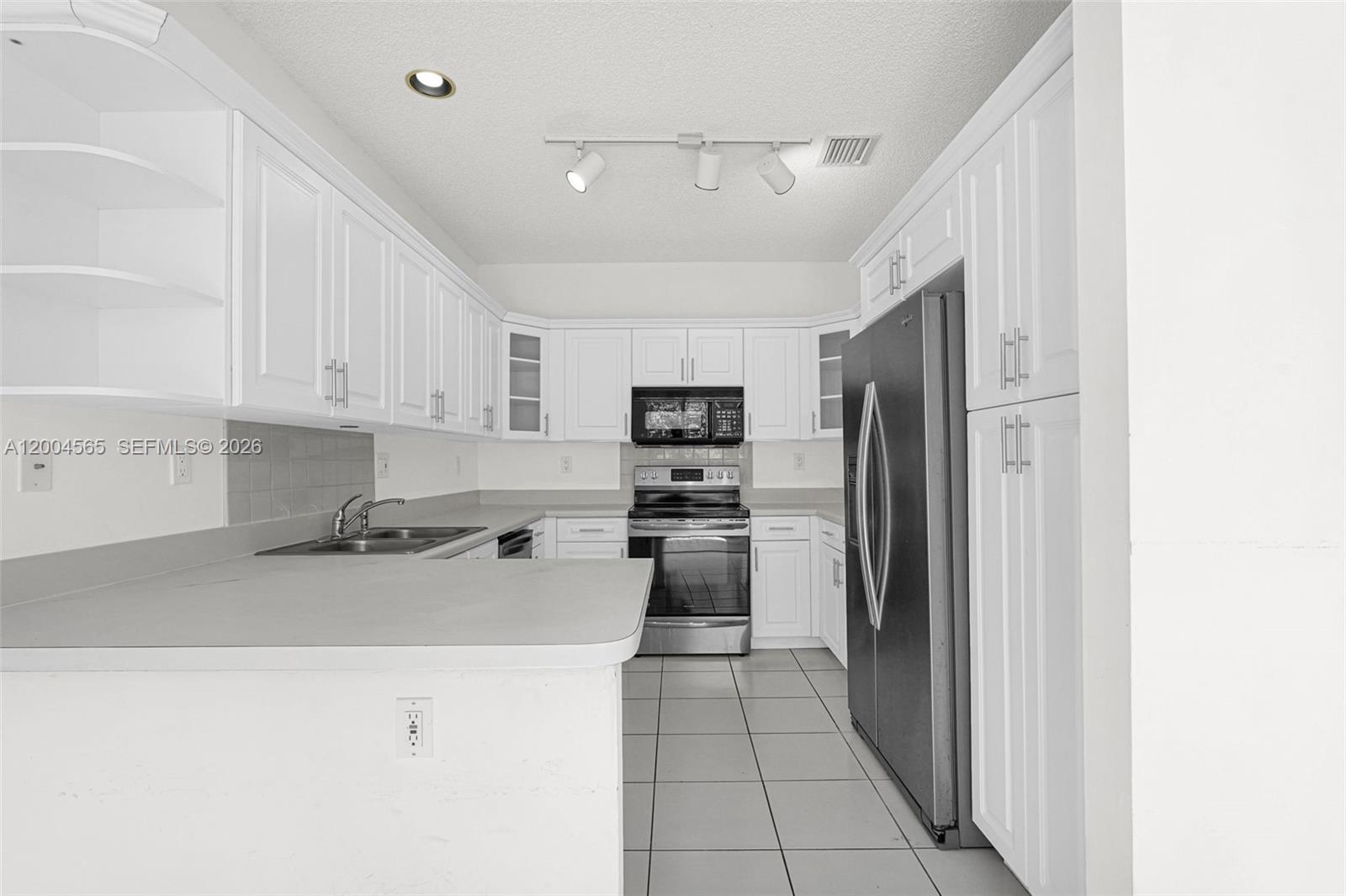 1675 Yellowheart Way Property Photo 10