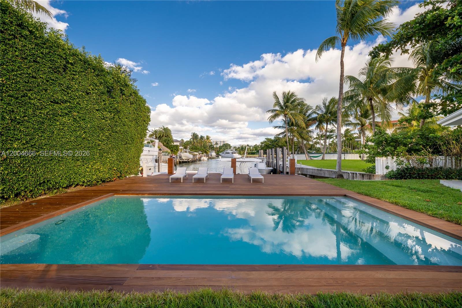 861 Harbor Dr
