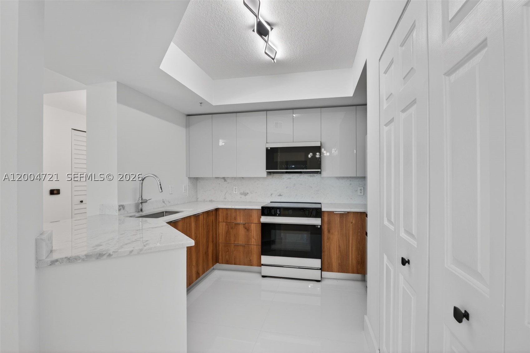 2401 Ne 65th St 205 Property Photo 11