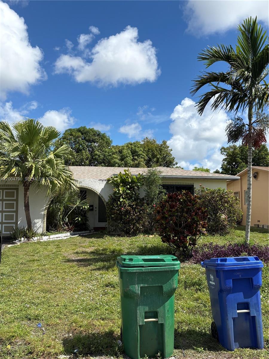 8719 Southampton Dr Property Photo 1