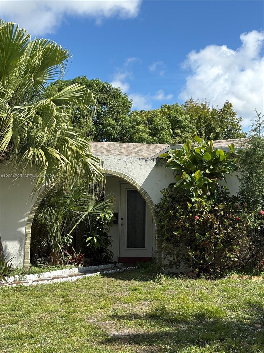 8719 Southampton Dr Property Photo 3
