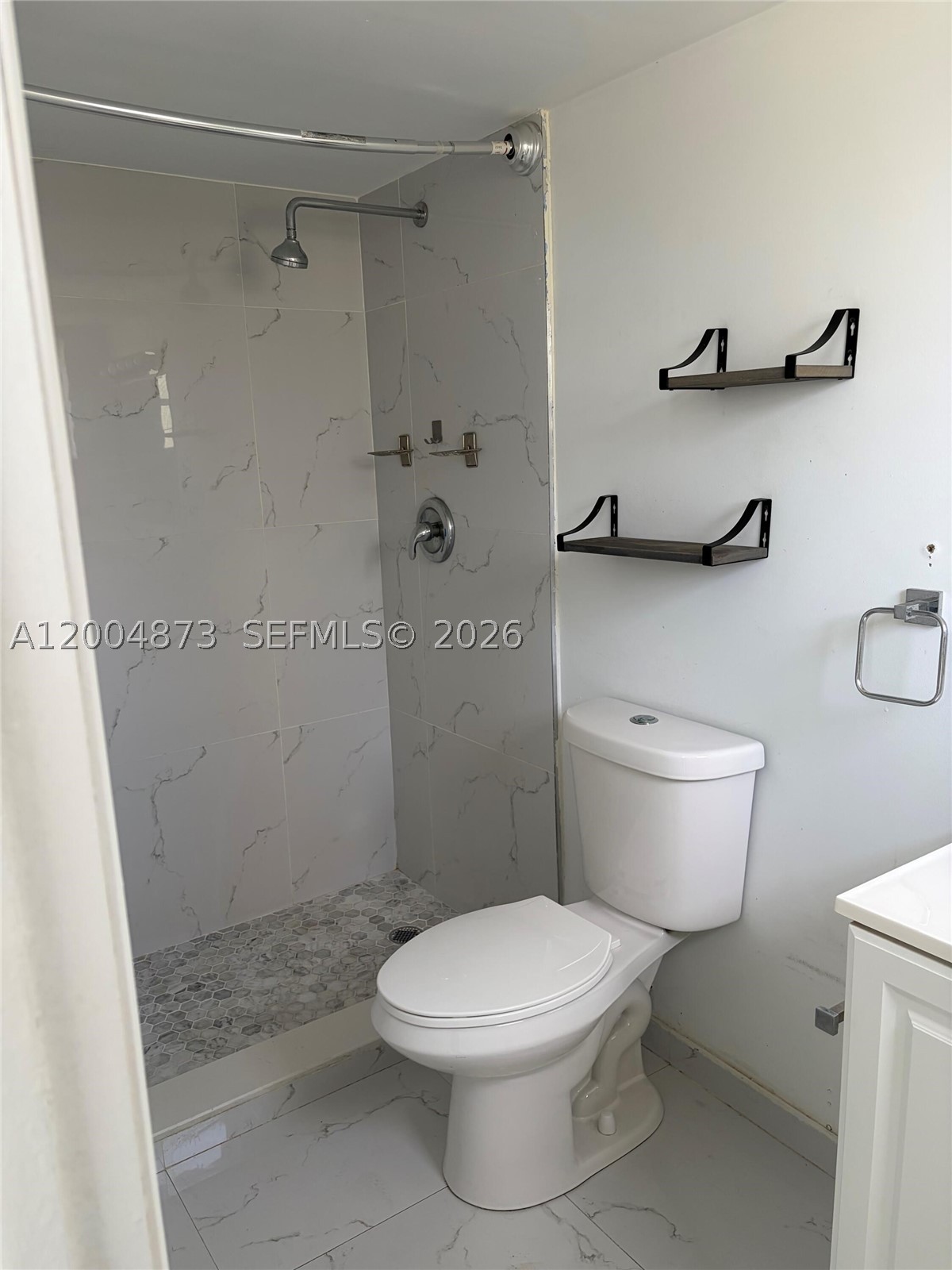 1401 Ne 191st St D201 Property Photo 6