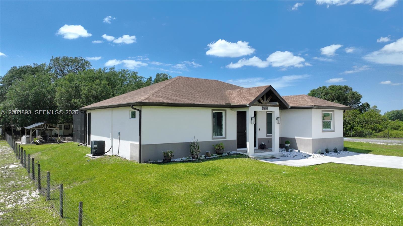 7655 17th Place Property Photo 2
