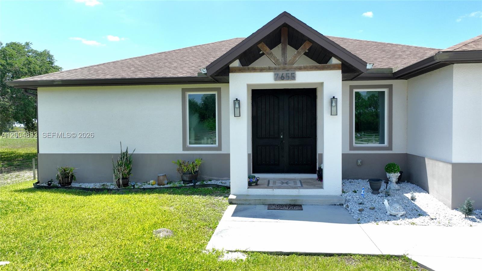 7655 17th Place Property Photo 6