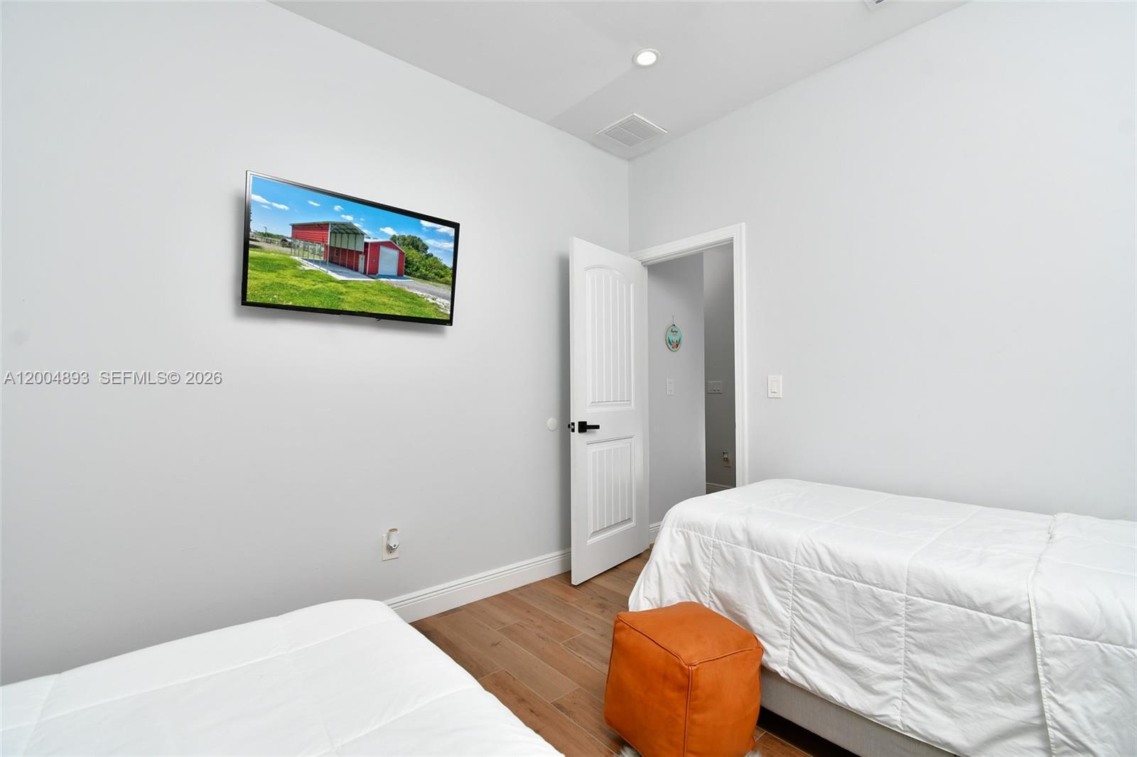 7655 17th Place Property Photo 9