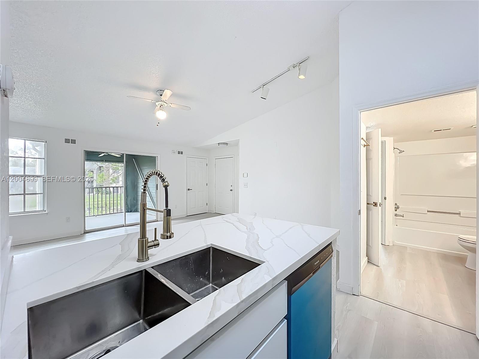 2225 Metropolitan Way 1225 Property Photo 4