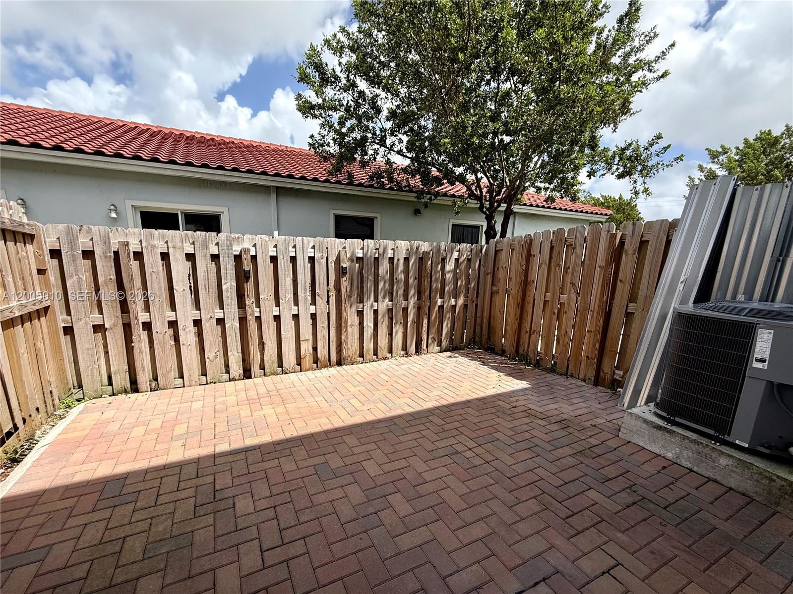 529 Ne 1st Dr Property Photo 5