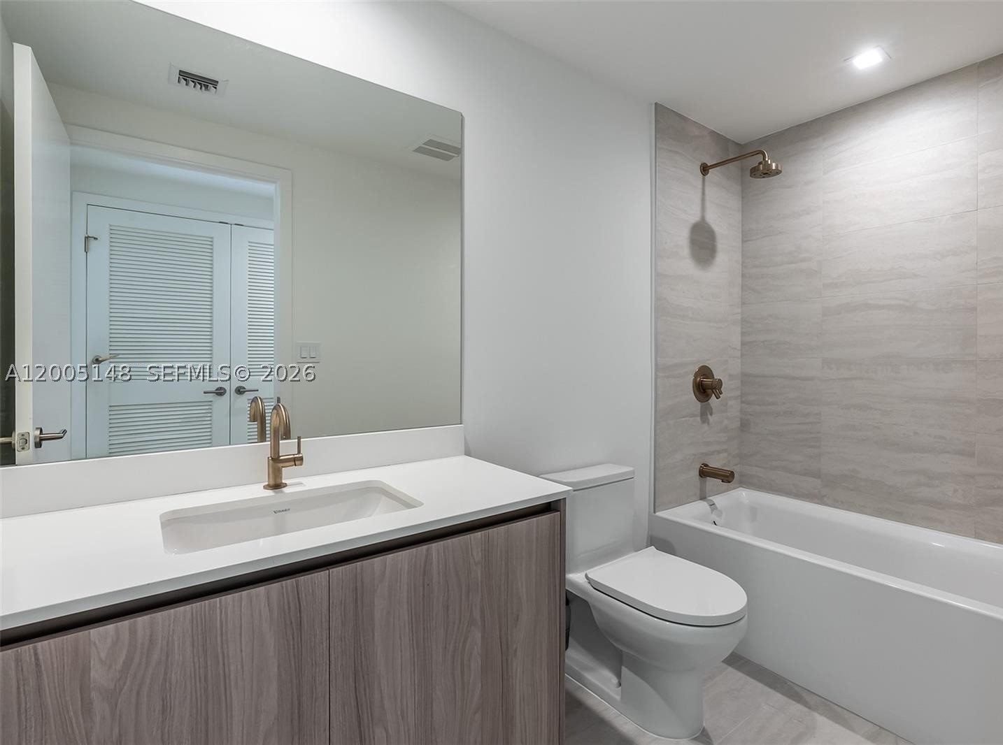 77 Se 5th Street 1815 Property Photo 7
