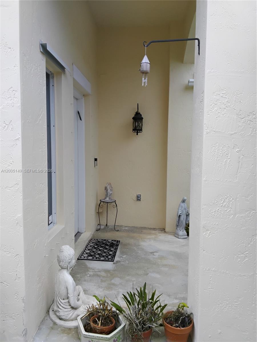 519 Talavera Rd Property Photo 5
