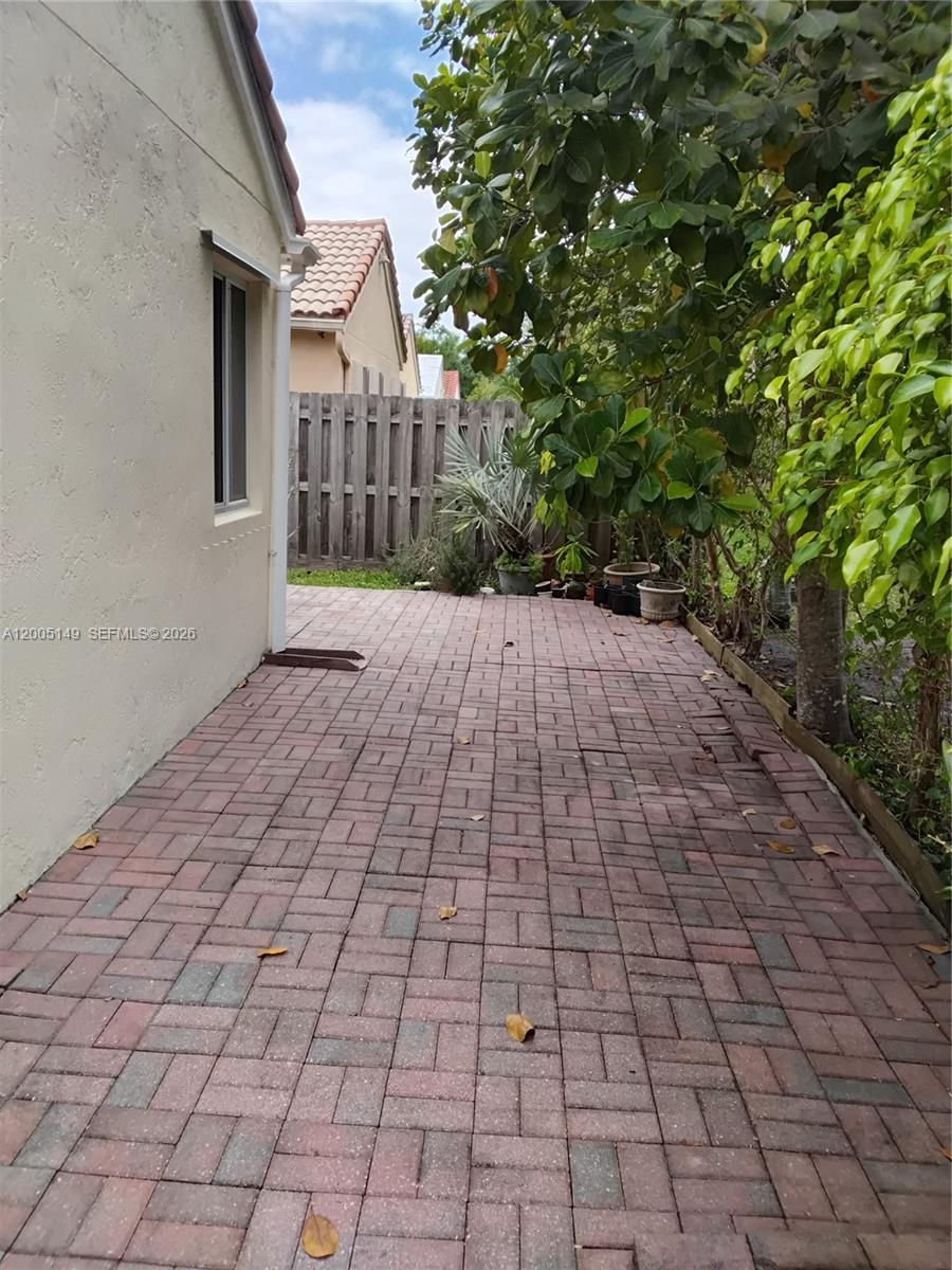 519 Talavera Rd Property Photo 6