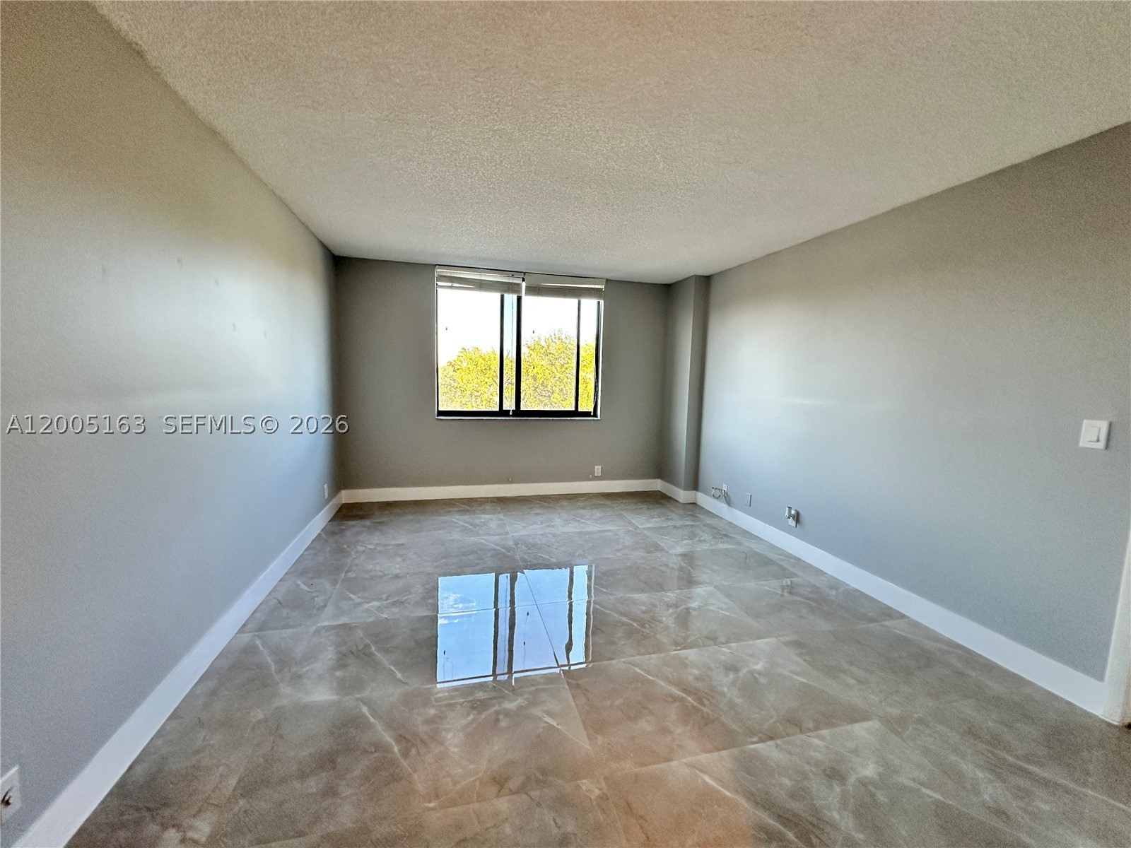 901 Hillcrest Dr 315 Property Photo 1