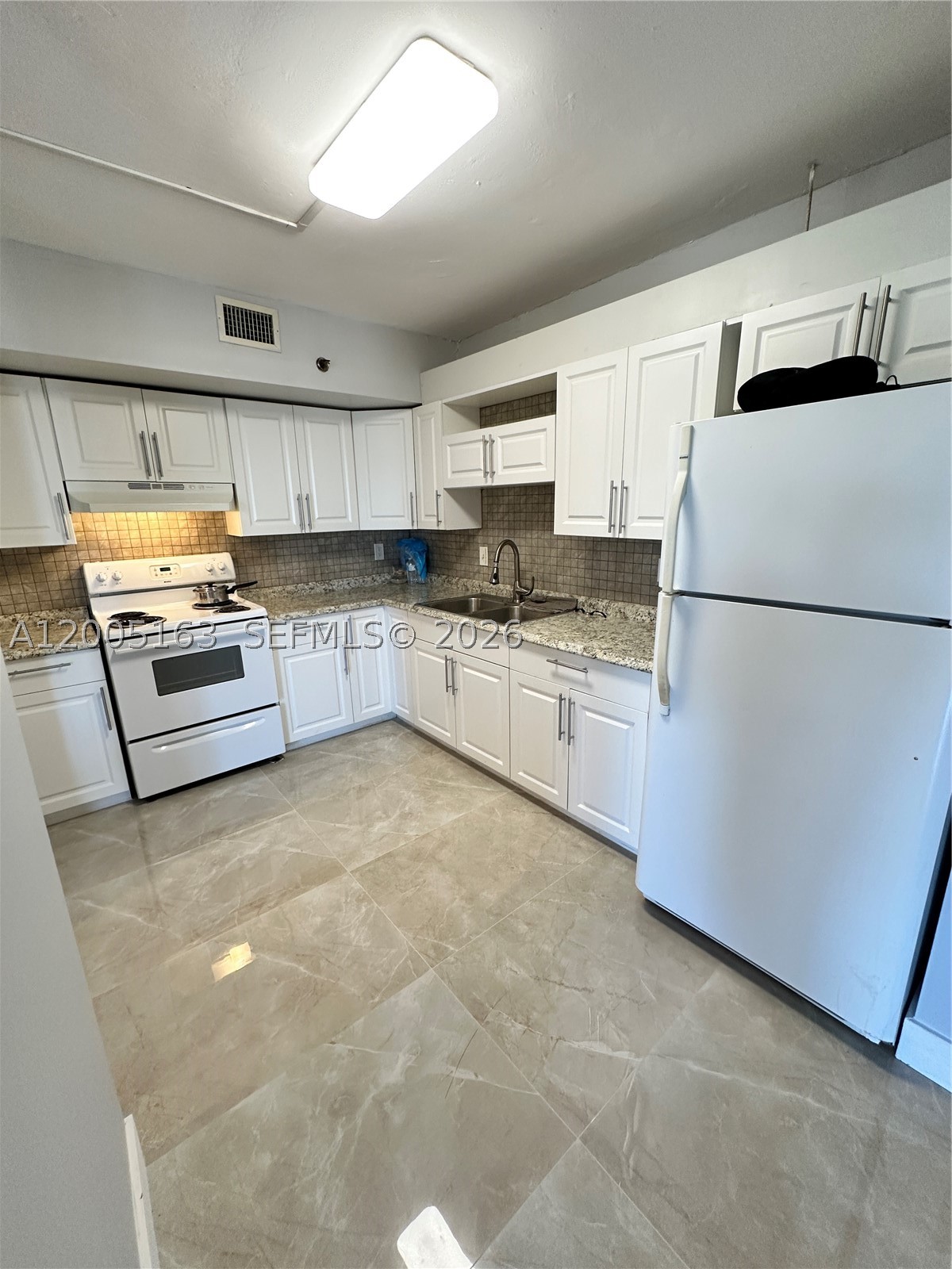 901 Hillcrest Dr 315 Property Photo 2