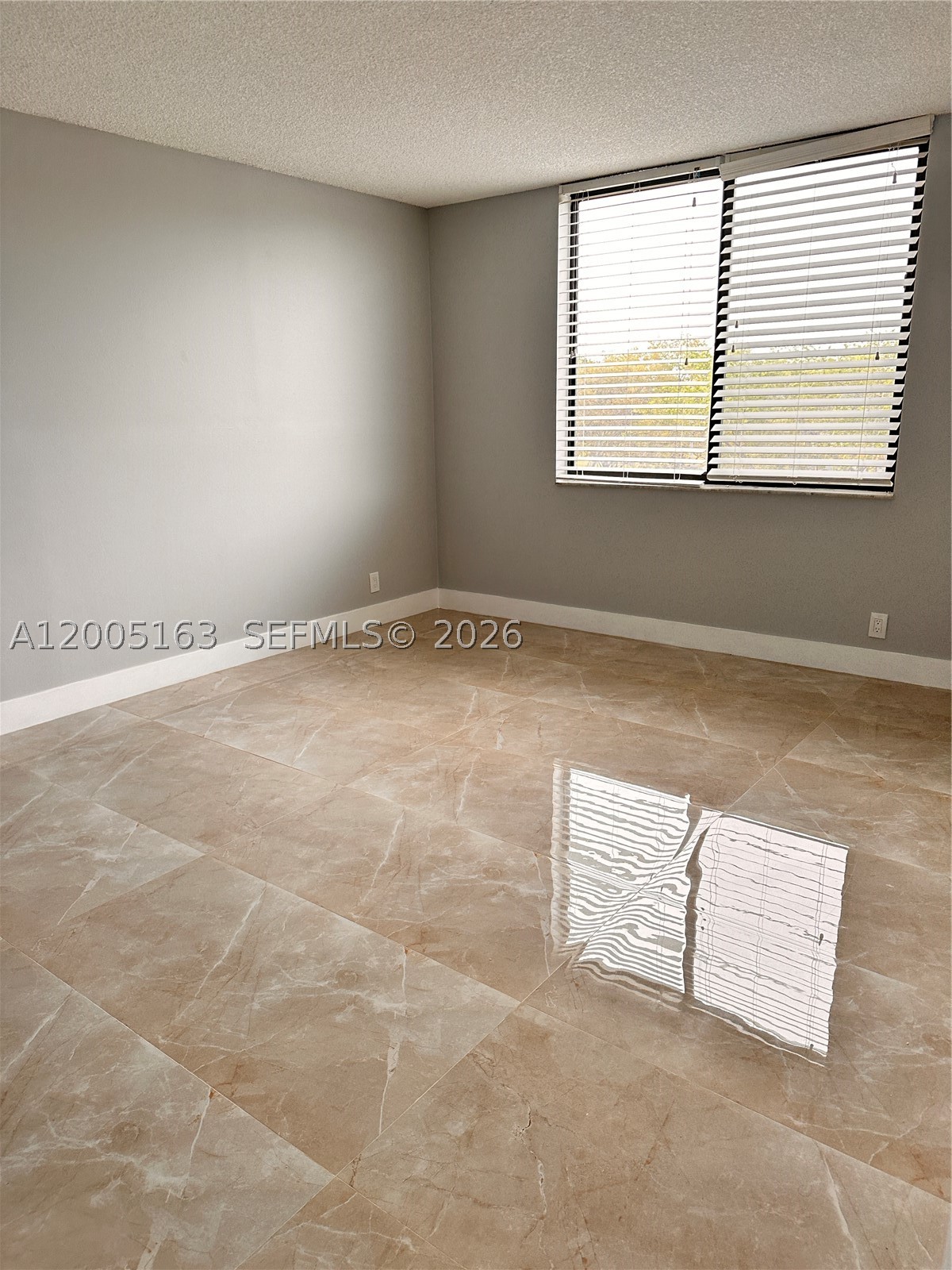 901 Hillcrest Dr 315 Property Photo 5