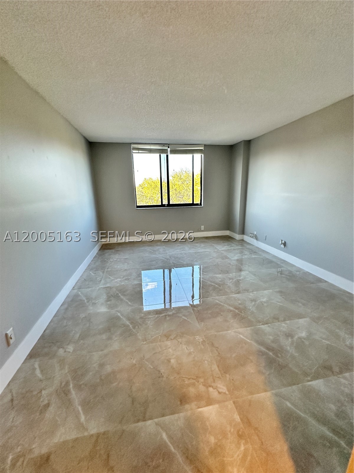 901 Hillcrest Dr 315 Property Photo 6