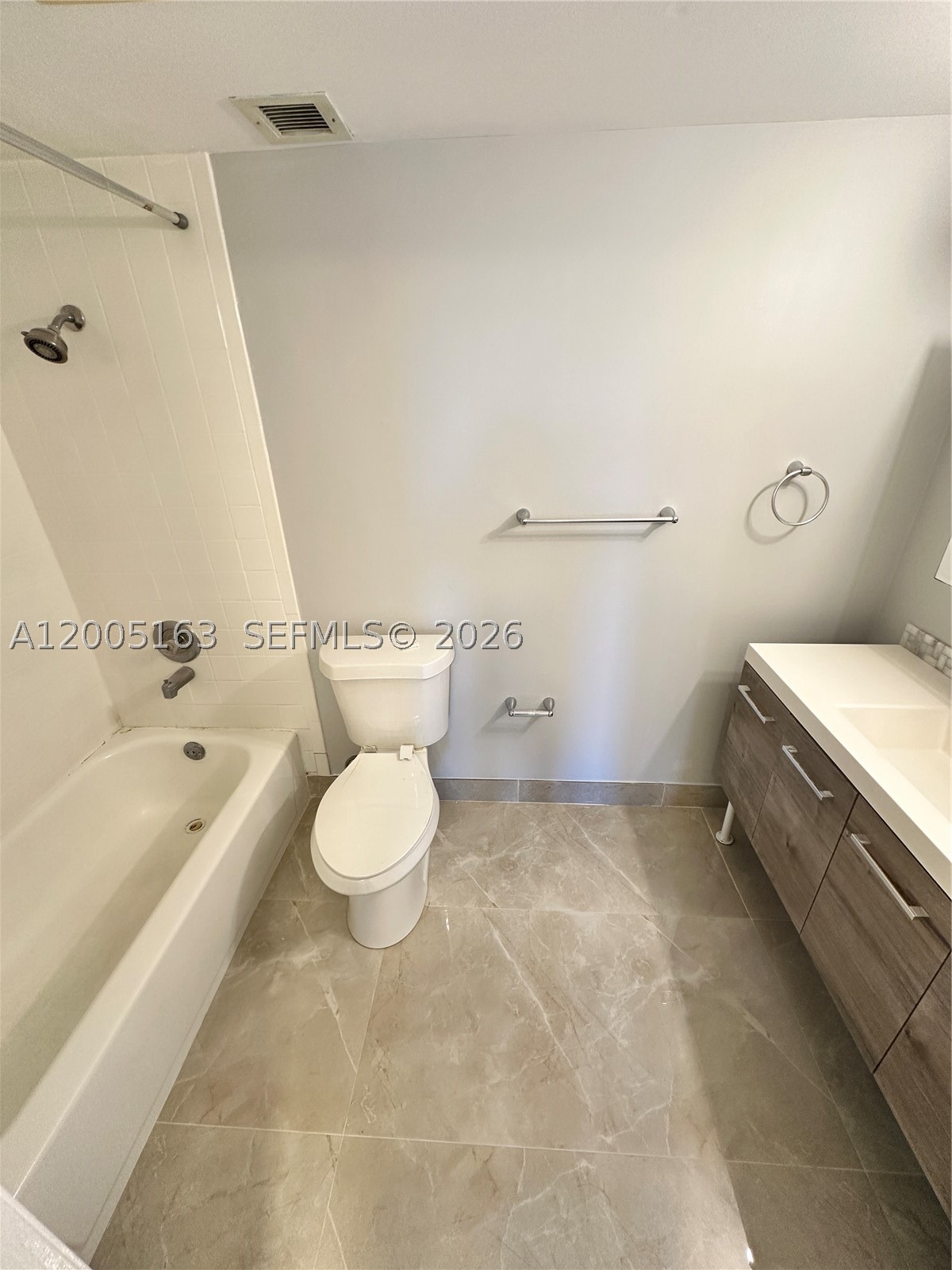 901 Hillcrest Dr 315 Property Photo 7
