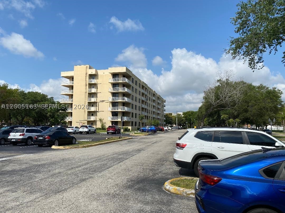 901 Hillcrest Dr 315 Property Photo 19