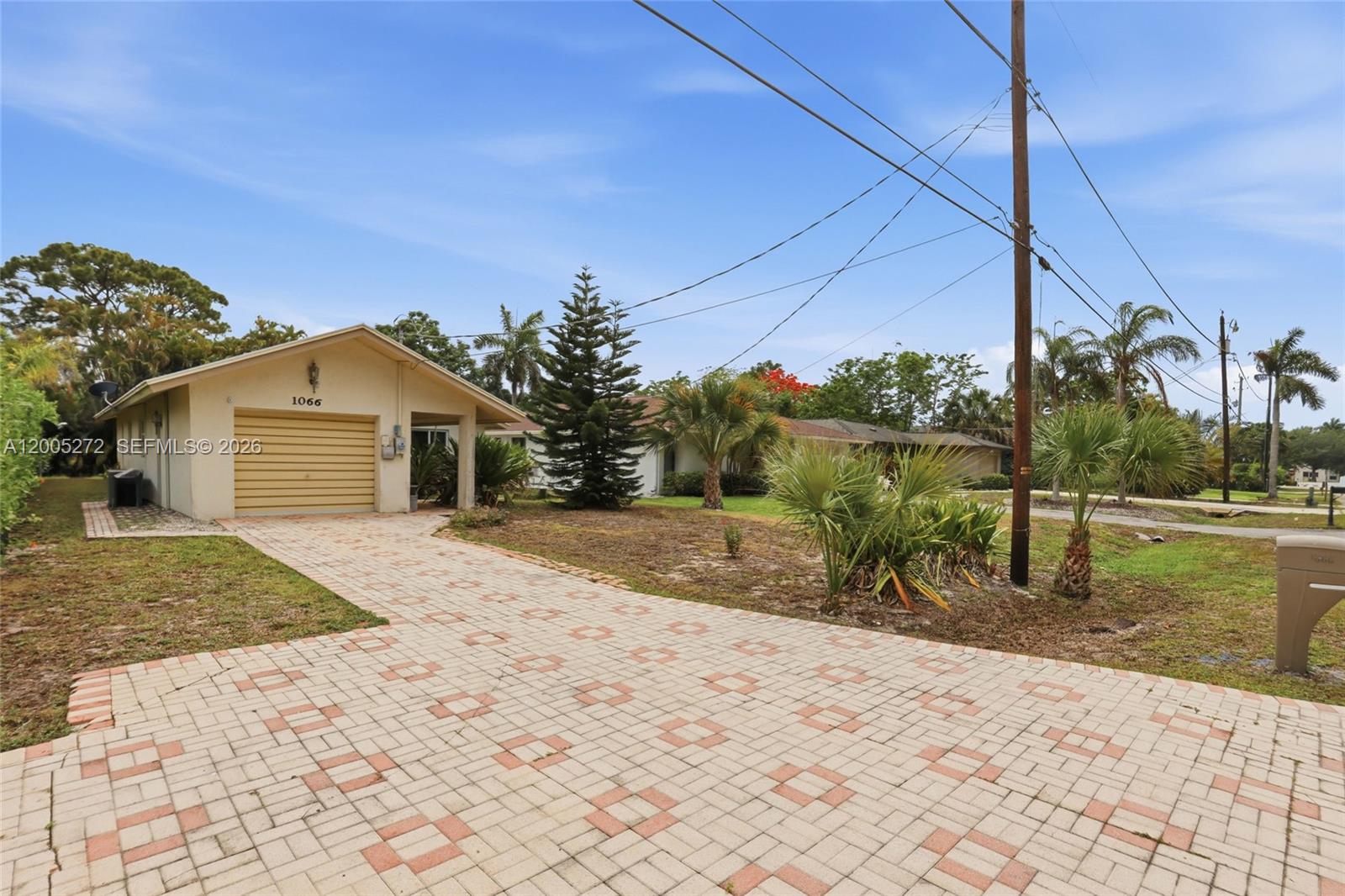 1066 Highlands Dr Property Photo 1