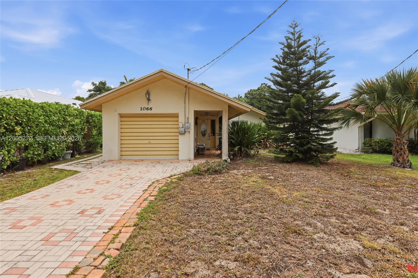 1066 Highlands Dr Property Photo 2