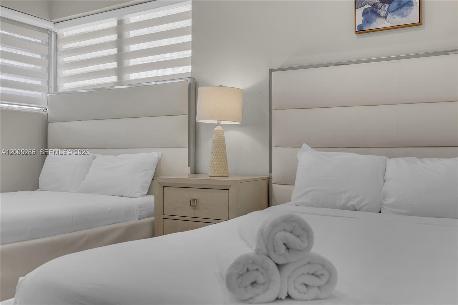 10006 E Bay Harbor Dr 15 Property Photo 2