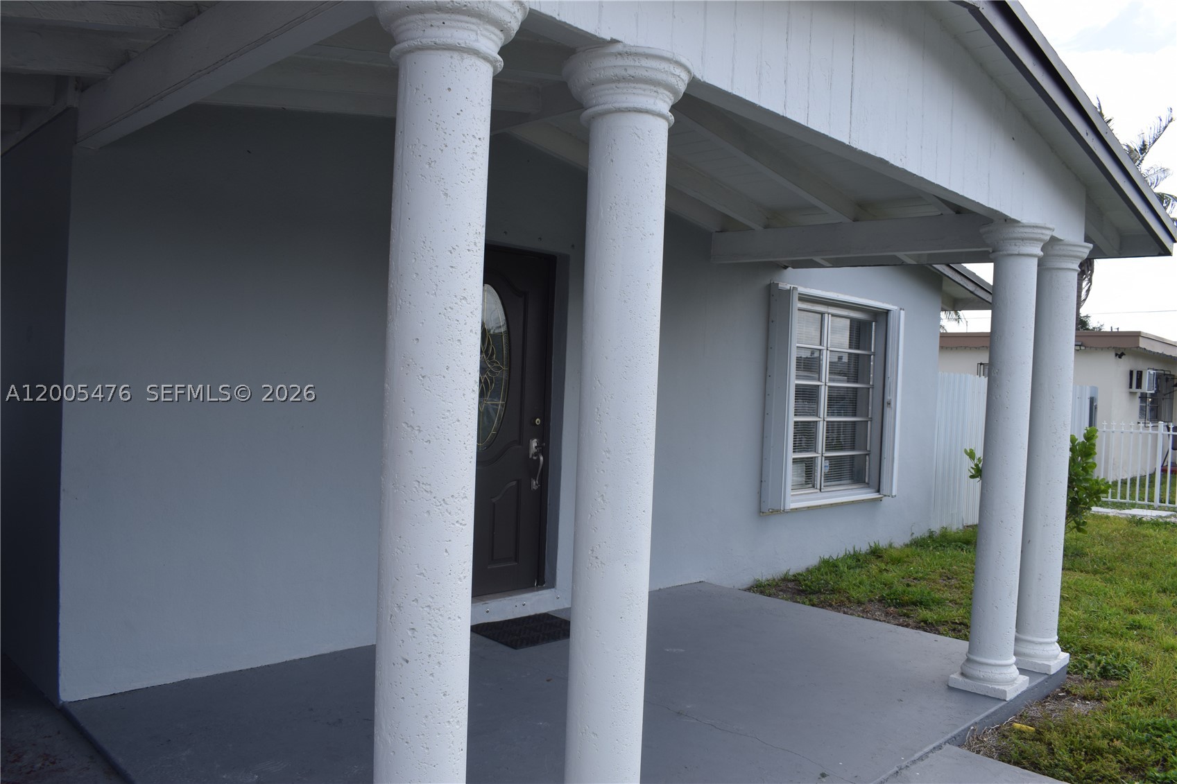 841 Hialeah Dr Property Photo 2
