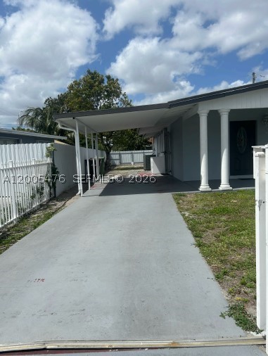 841 Hialeah Dr Property Photo 3