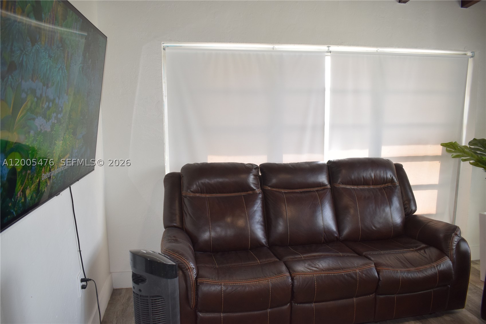 841 Hialeah Dr Property Photo 4