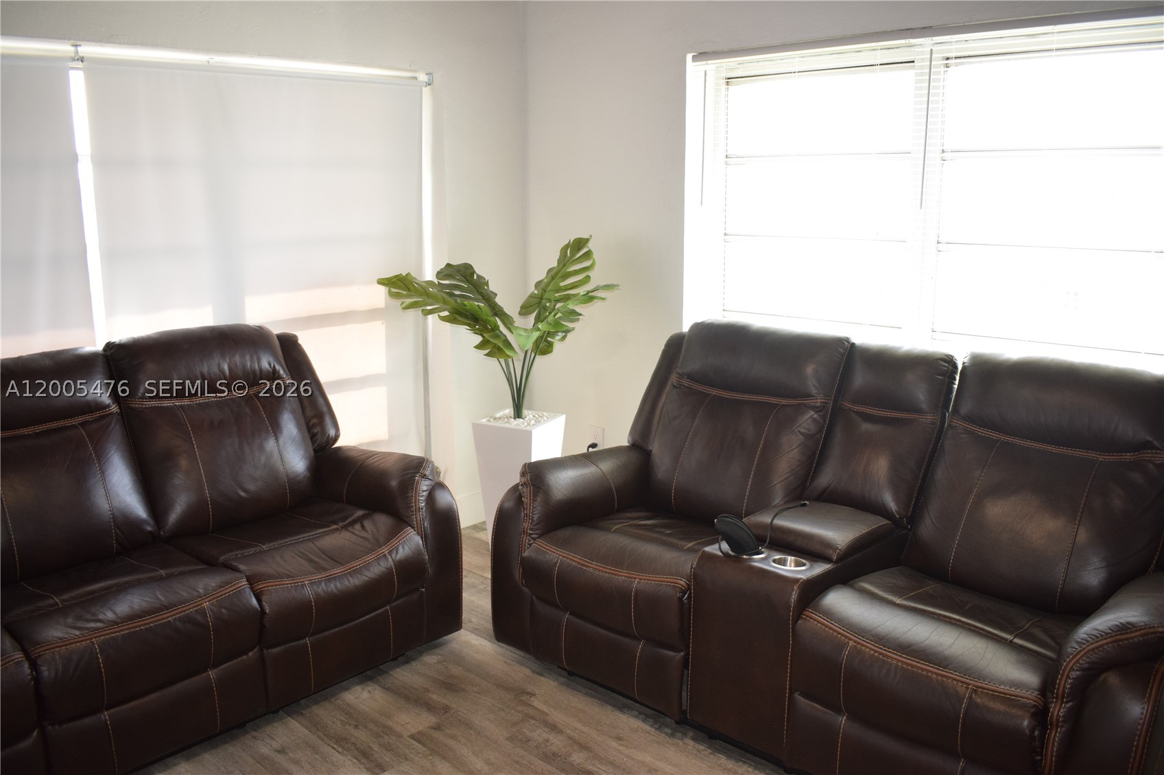 841 Hialeah Dr Property Photo 10