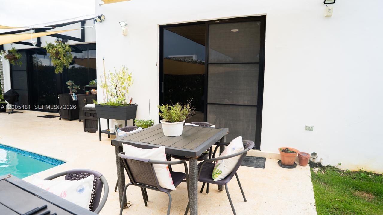 4 Don Pablo Property Photo 11