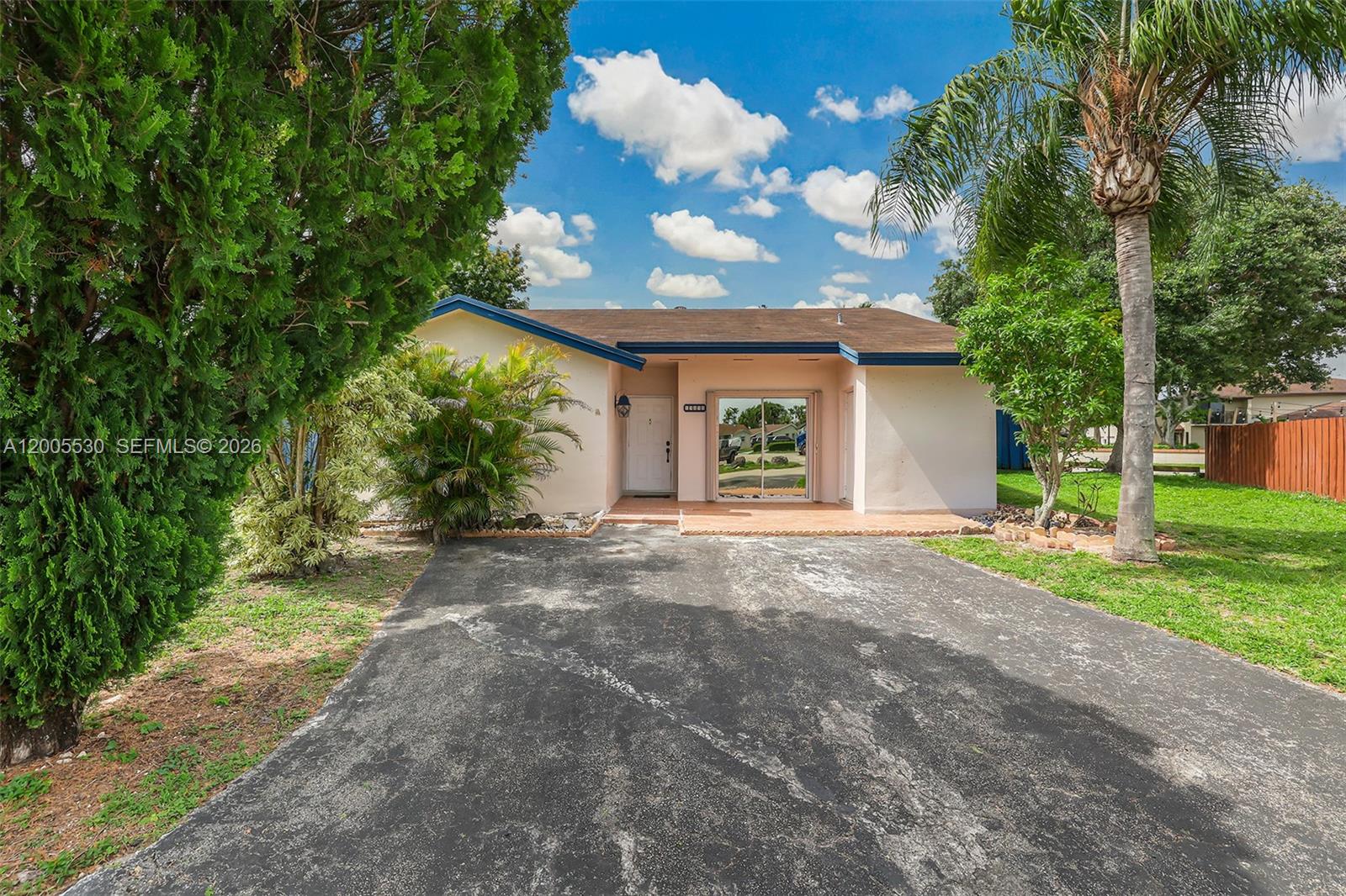 13890 SW 43rd Ter Property Photo 1