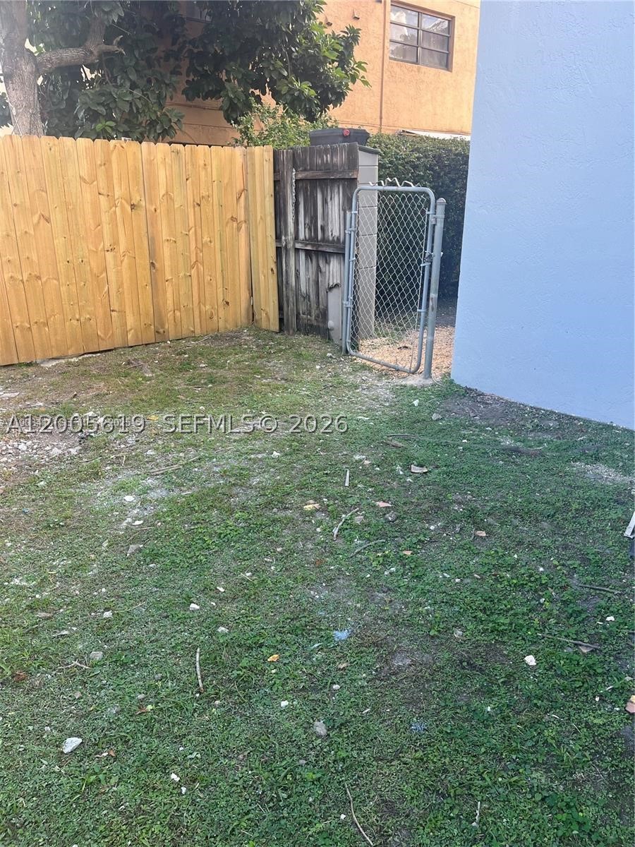 2255 W 55th St 2 Property Photo 5