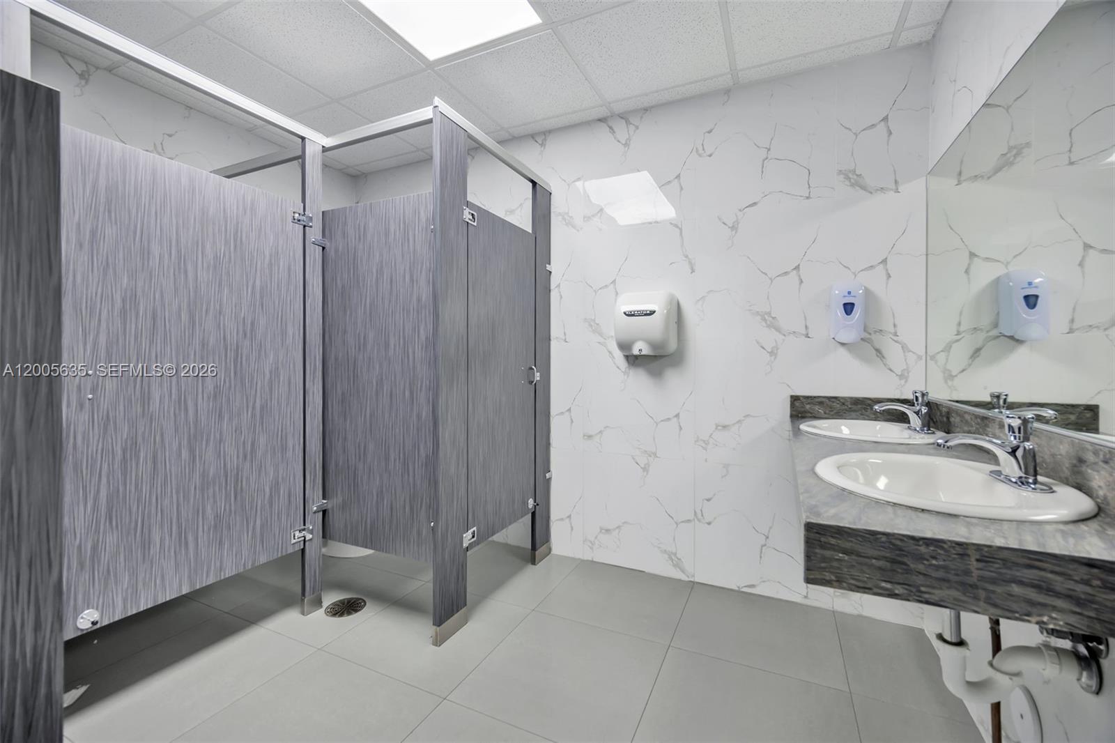 A12005635 Property Photo 22