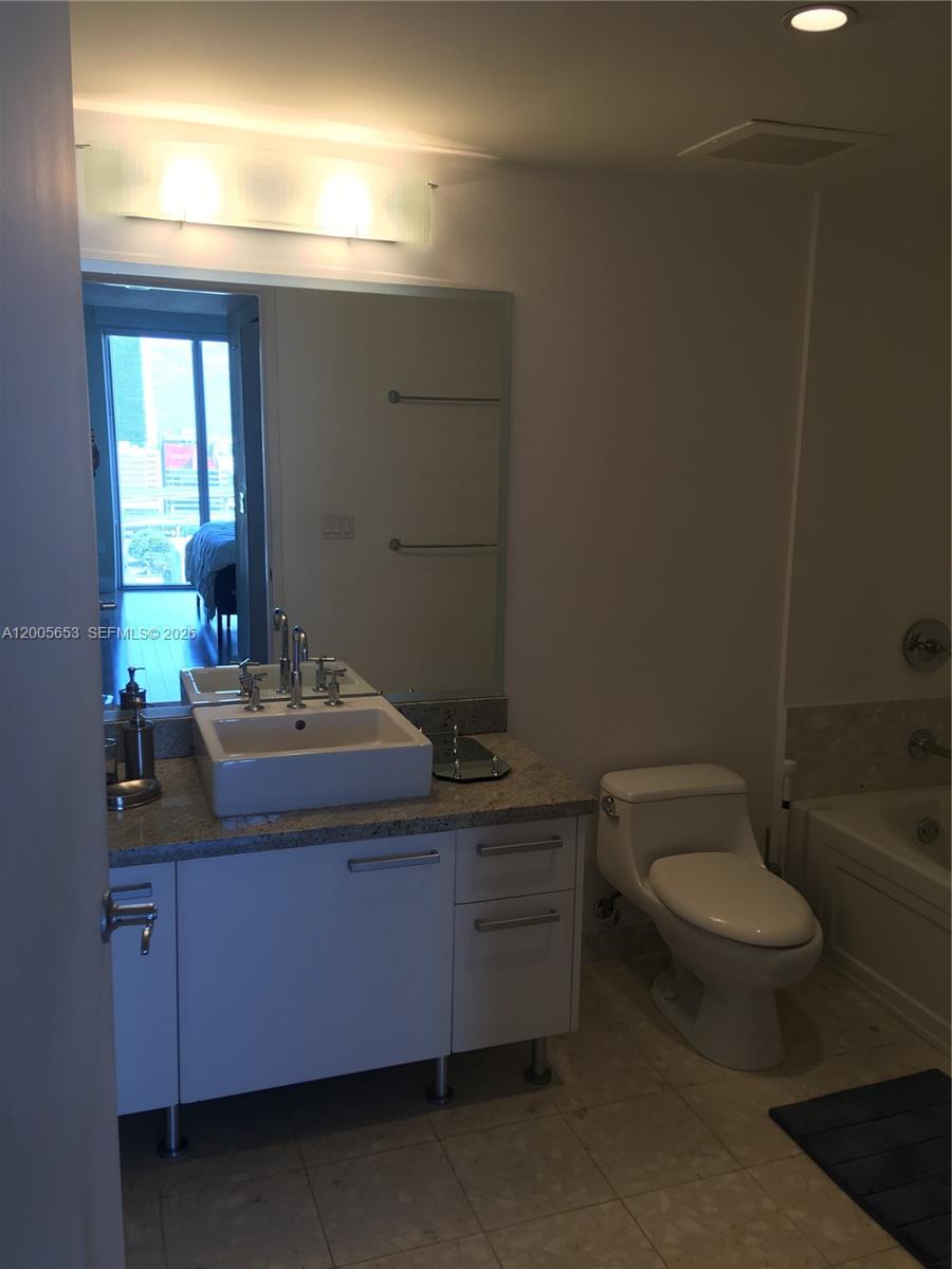 185 Sw 7th St 1511 Property Photo 11