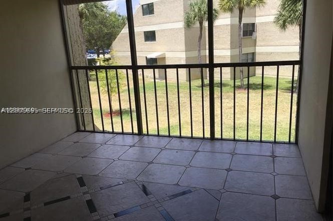 220 Lakeview Dr 203 Property Photo 2