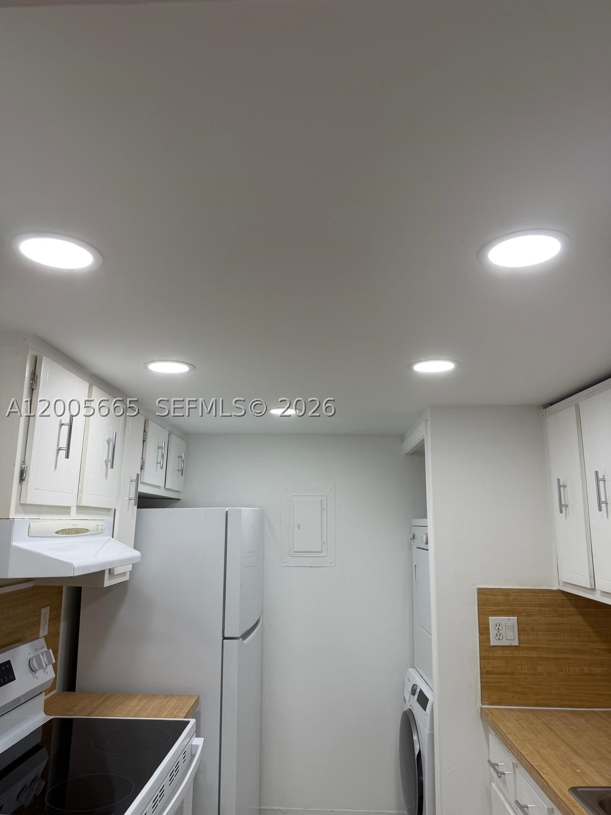 220 Lakeview Dr 203 Property Photo 6
