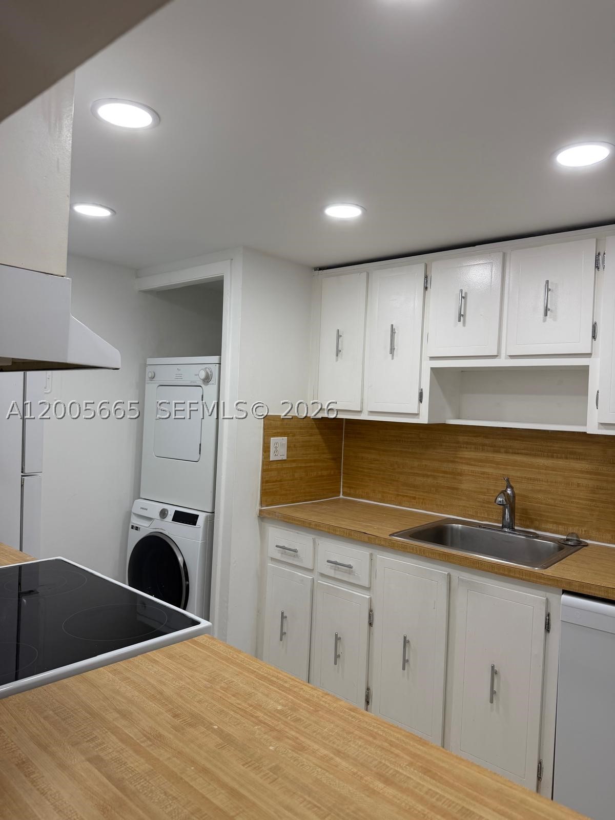 220 Lakeview Dr 203 Property Photo 7