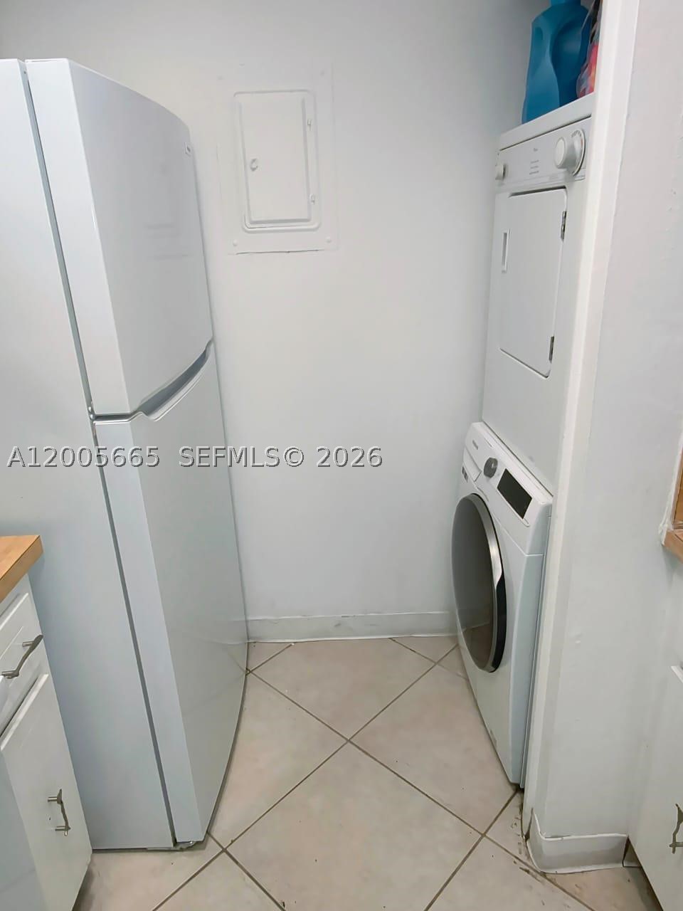 220 Lakeview Dr 203 Property Photo 8