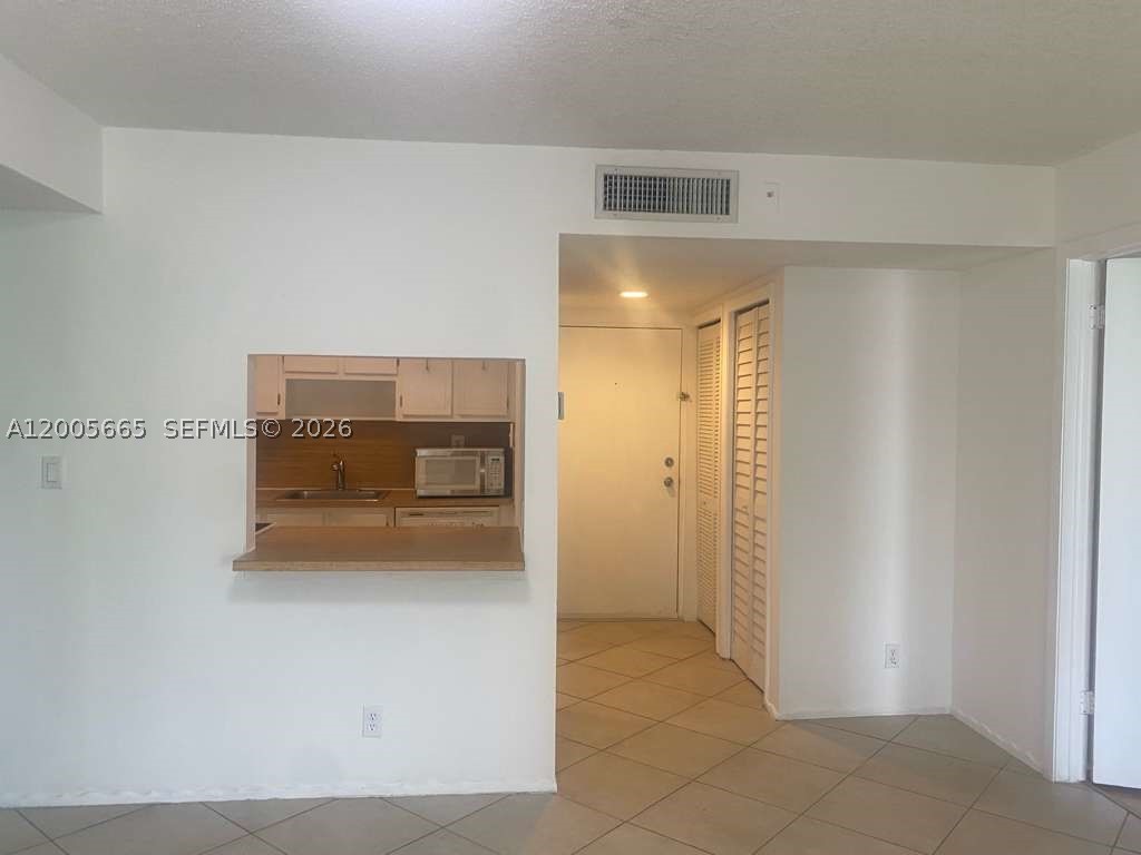 220 Lakeview Dr 203 Property Photo 9
