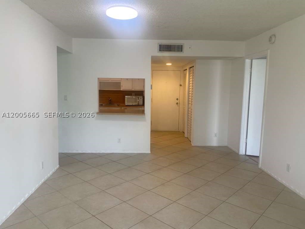 220 Lakeview Dr 203 Property Photo 10