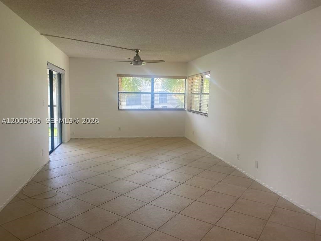 220 Lakeview Dr 203 Property Photo 11