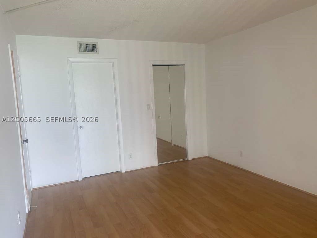 220 Lakeview Dr 203 Property Photo 12