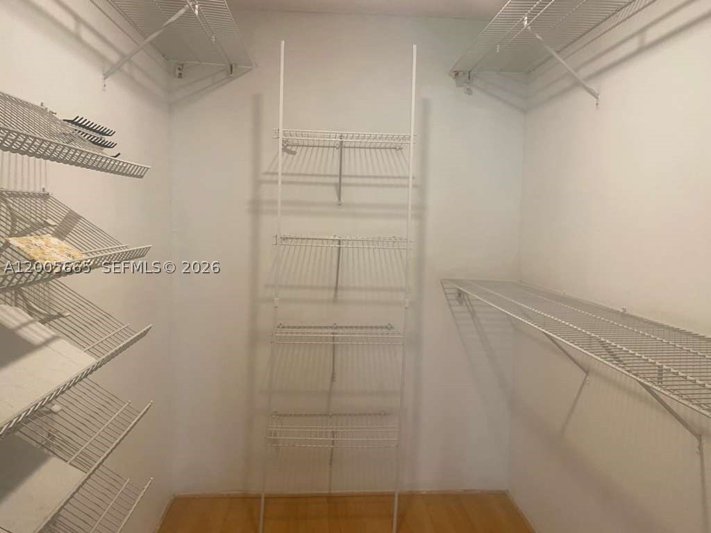 220 Lakeview Dr 203 Property Photo 13