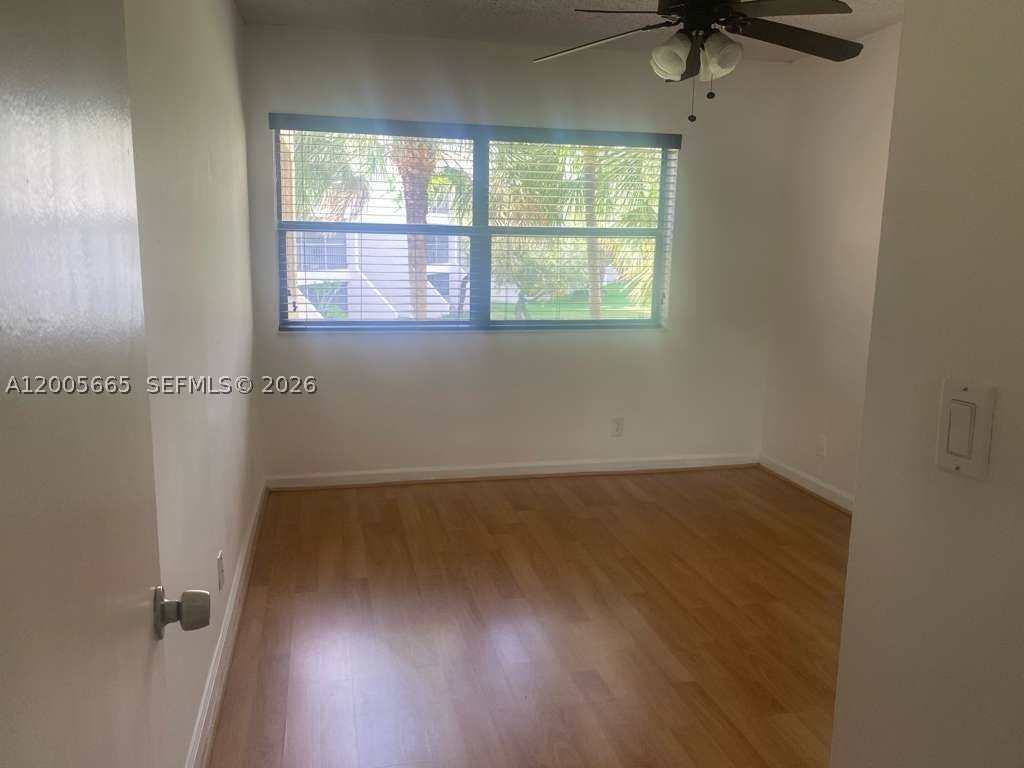 220 Lakeview Dr 203 Property Photo 15