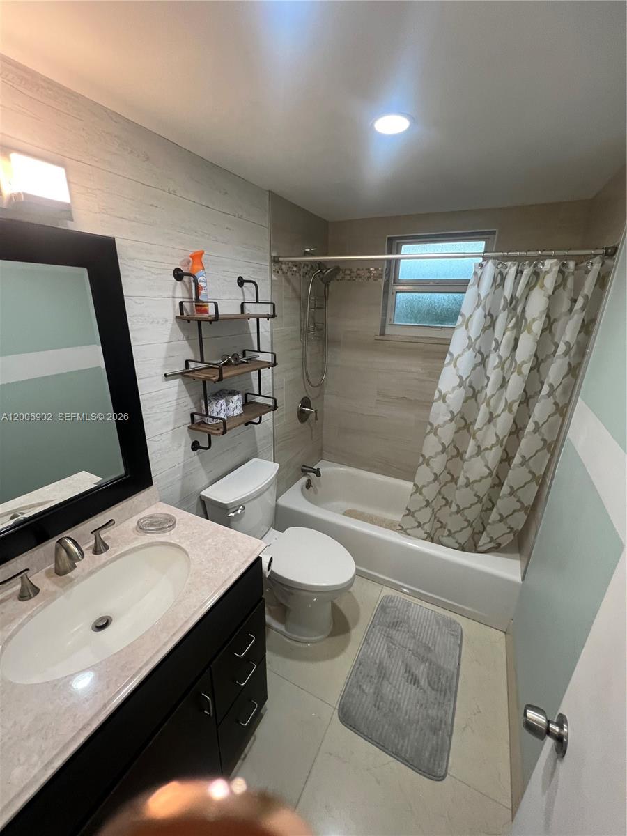 9945 Sw 164th Ter 1 Property Photo 2